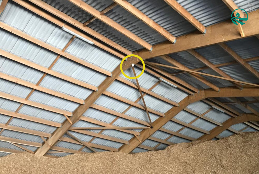 Installation capteur silo sur plafond stockage à plat